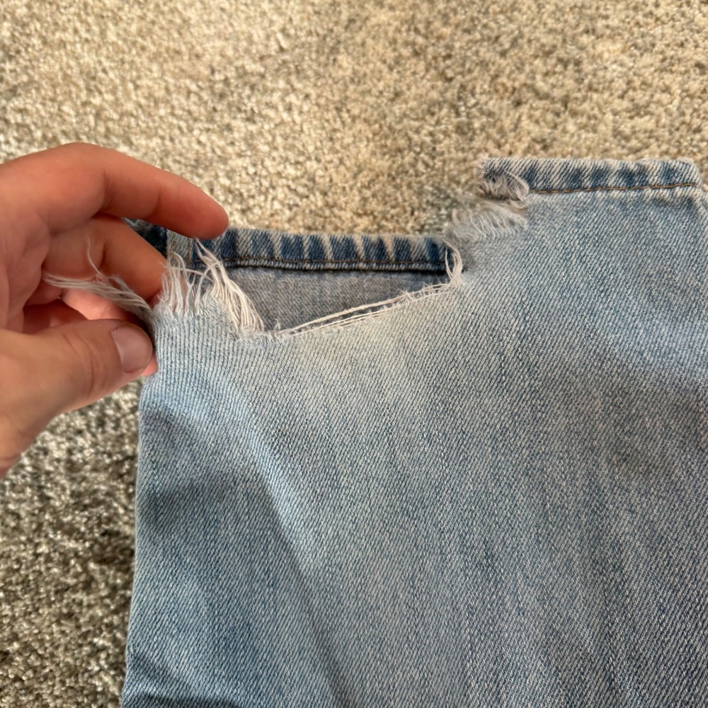 Levis 550 Relaxed Fit Tapered Leg Jeans Mens 36x30 Light Wash Distressed Blue - Picture 5 of 6